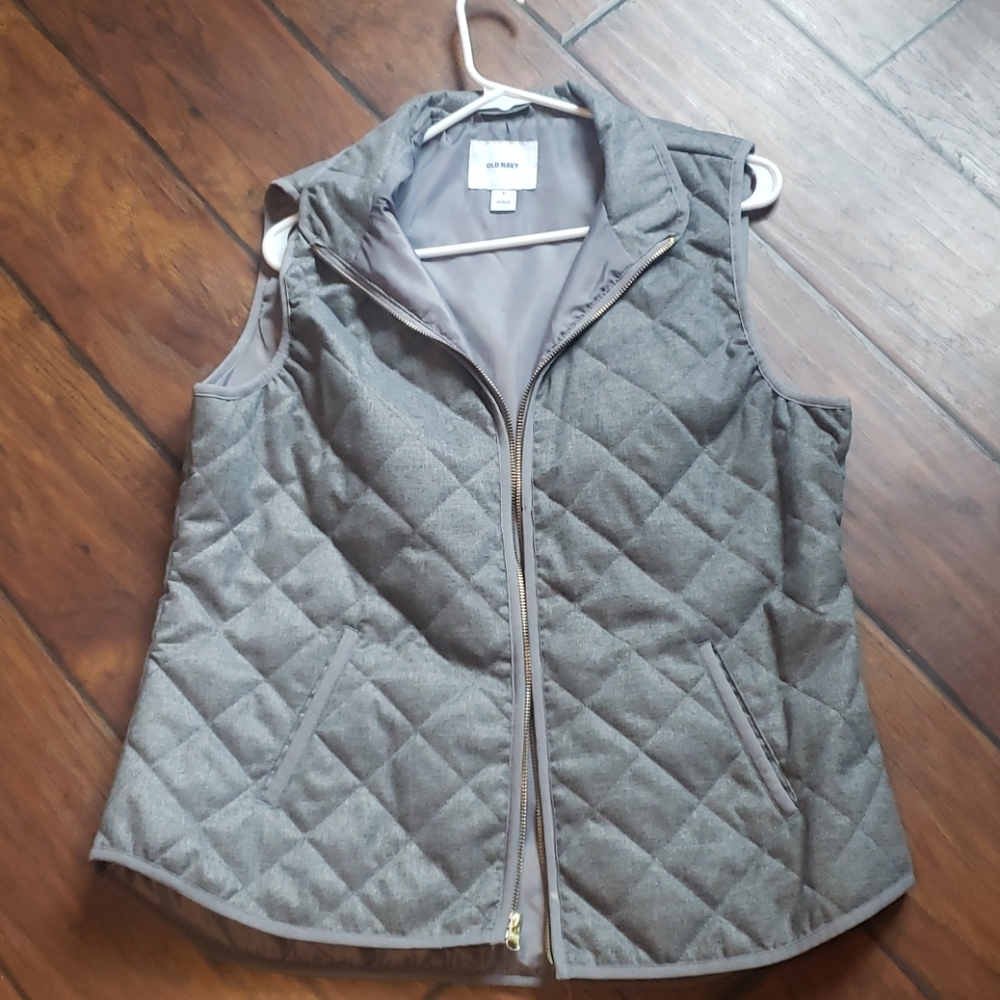 NWOT Heather Grey vest.